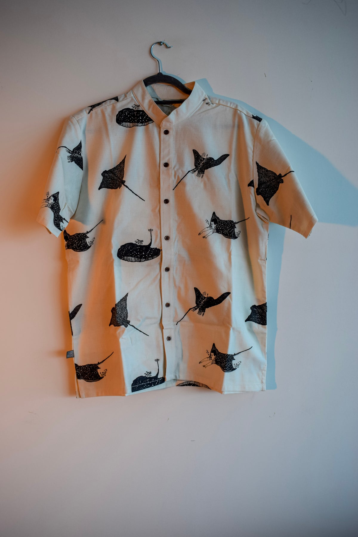 Camisa Crudo – Mantarrayas Negro