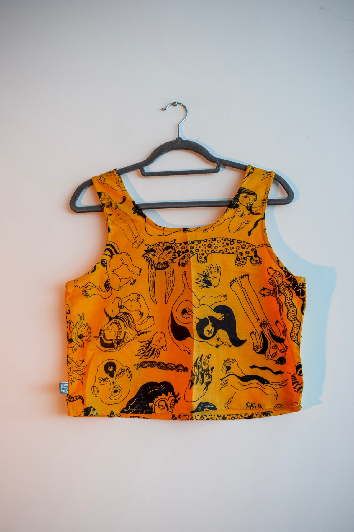 Top Tirantes Mostaza – Creación Negro